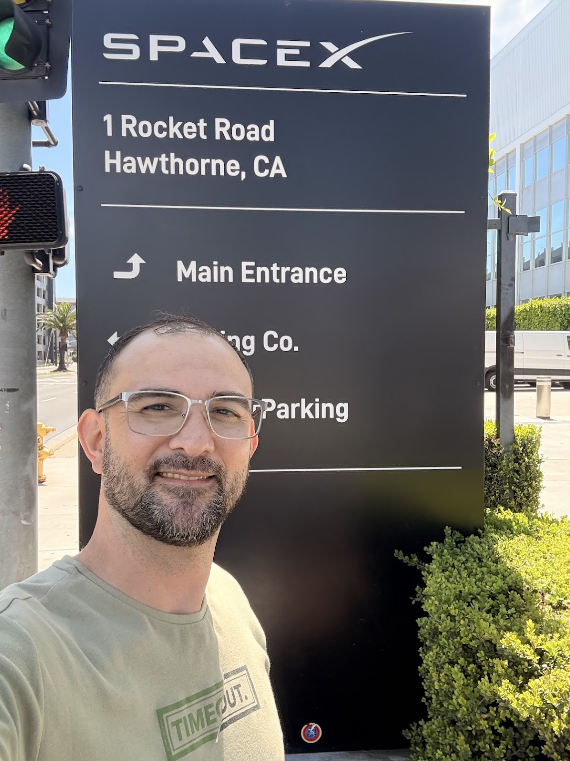 Weverton Juscelino, CEO da WJS Networks, em visita à sede da SpaceX em Hawthorne, Califórnia
